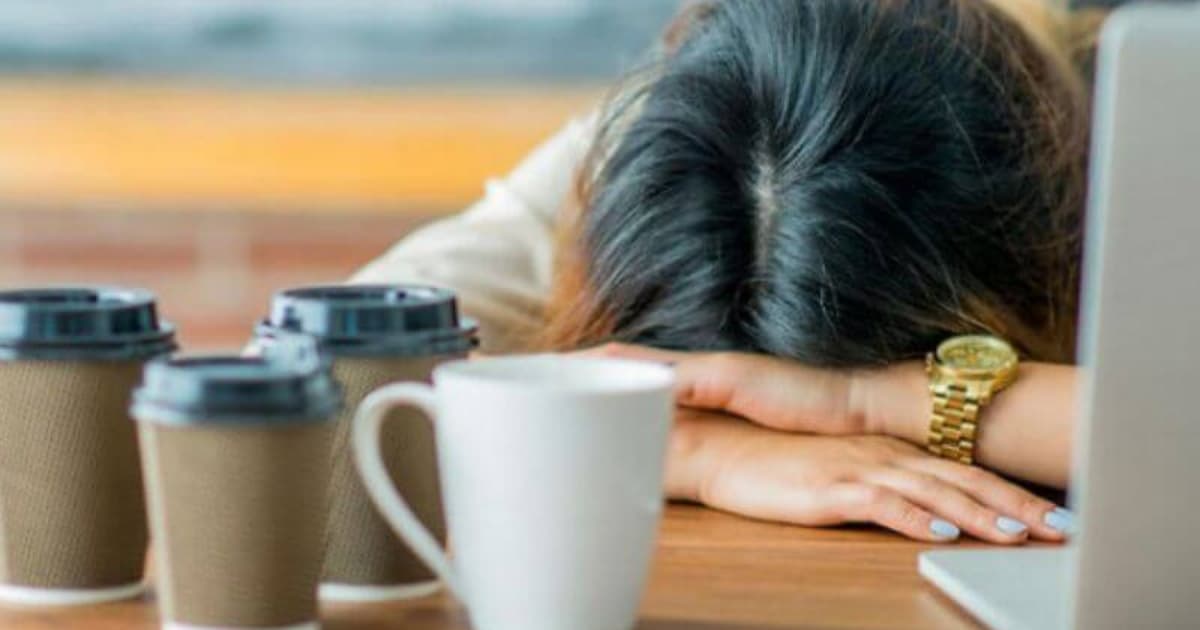 Uống cà phê lúc nào để hạn chế ảnh hưởng đến giấc ngủ? Cách tự theo dõi caffeine
